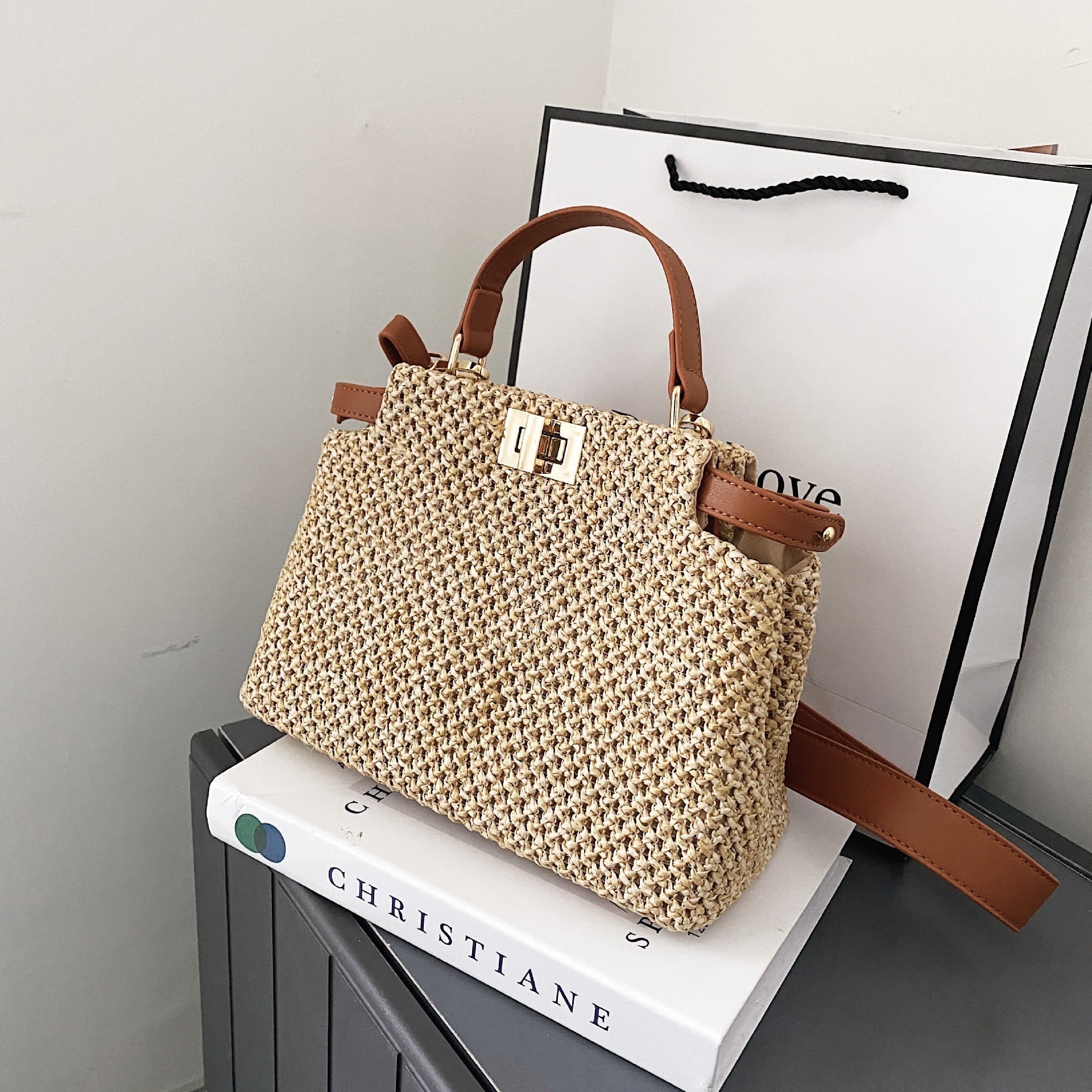 Portable Straw Bag | Stylish and Eco-Friendly